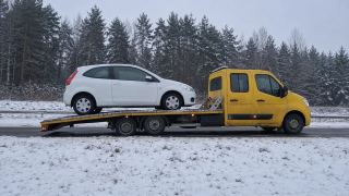 Holowanie auta na lawecie zimą – Łomża